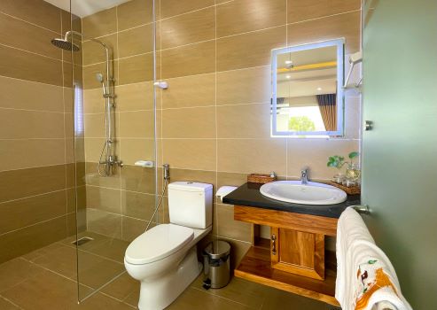 bathroom-standard-large-bed